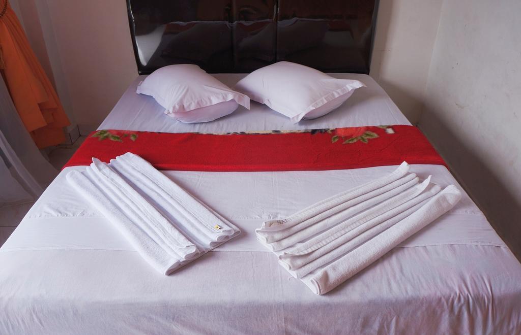 Ambaroba Resort Hotel Tuk Tuk Cameră foto